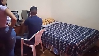 Chị Họ Của Tôi Không Cho Phép Tôi Chơi Trò Chơi Điện Tử: Mẹ Kế Của Chúng Tôi Gỡ Chúng Tôi Khỏi Máy Tính Và Tôi Quan Hệ Tình Dục Với Chị Họ Khi Cô Ấy Không Thể Nhìn Thấy Chúng Tôi, Chúng Tôi Gần Như Bị Phát Hiện