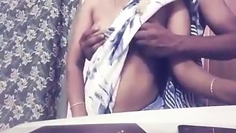 তামিল মহিলা।