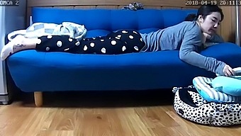 Korean Webcam Girl Caught On Camera Pleasuring Herself