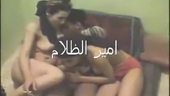 To Sexede Kvinder Engagerer Sig I Hot Arabisk Action