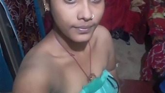 Ragazza Del Villaggio Desi Con Grandi Tette Nella Masturbazione Solitaria