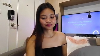 Abby2634 Teases With A Glimpse Of Her Moistened Private Area On Webcam