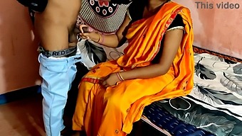 মোটা লিঙ্গ দিয়ে হাত দিয়ে মাস্টারবেট করুন এবং হিন্দি অডিওতে ভগ্নিপতিকে বাংলা দিন