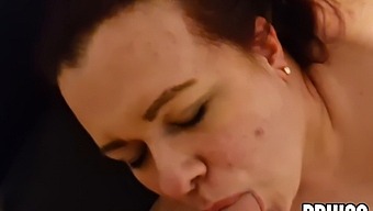 Le Mari Enregistre Secrètement La Gorge Profonde De Sa Femme Et Avale L'Éjaculation Massive De Son Ami