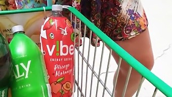 Mă Etalez Public În Supermarket Și Fac Sex Oral Unui Angajat Într-O Zonă Retrasă