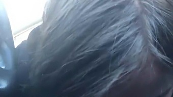 Video Buatan Sendiri Rakan Lesbian Yang Memberikan Keseronokan Oral Di Jalan Raya