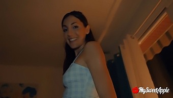 O Sesiune De Gimnastică Se Transformă Într-O Întâlnire Fierbinte Cu Un Meci Tinder